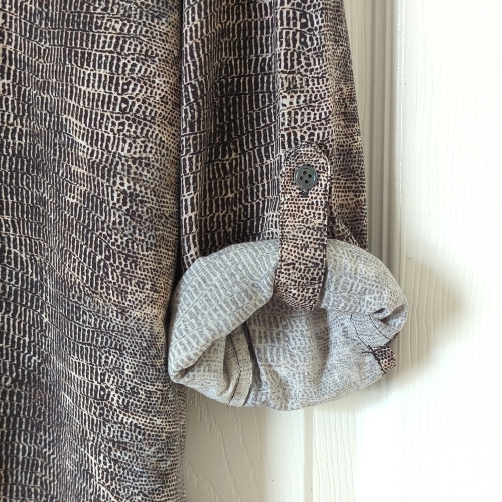 Soft Joie Dane Snakeskin Printed Long Roll Tab Sleeve V-neck Button Down Shirt S - Picture 12 of 14